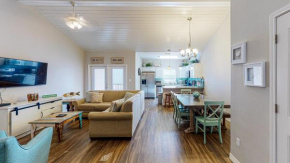 BC403 Fabulous Townhome with Beach Decor, Shared Heated Pool, Garage Access